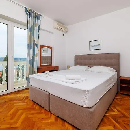 Apartment Suesses Studio-apartment Nur 300 Meter Zum Mit Romantischem Balkon