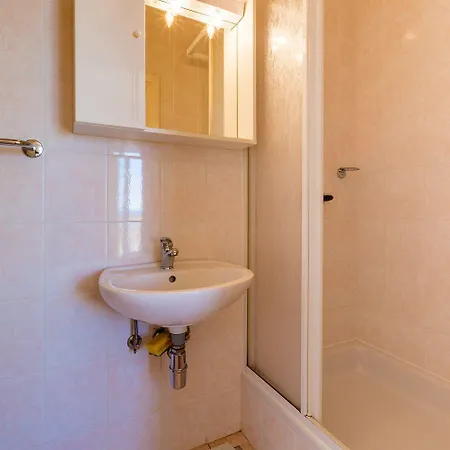 Suesses Studio-apartment Nur 300 Meter Zum Mit Romantischem Balkon Apartment *