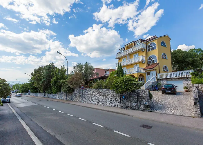 Suesses Studio-apartment Nur 300 Meter Zum Mit Romantischem Balkon Daire Crikvenica