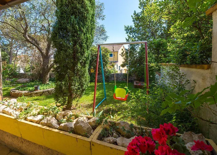 Daire Suesses Studio-apartment Nur 300 Meter Zum Mit Romantischem Balkon Crikvenica