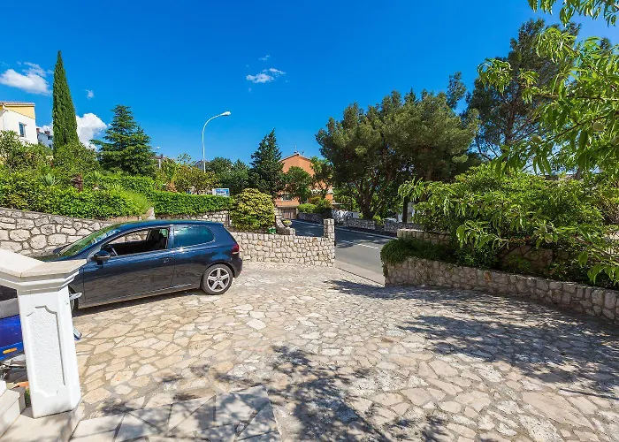 Suesses Studio-apartment Nur 300 Meter Zum Mit Romantischem Balkon Daire Crikvenica