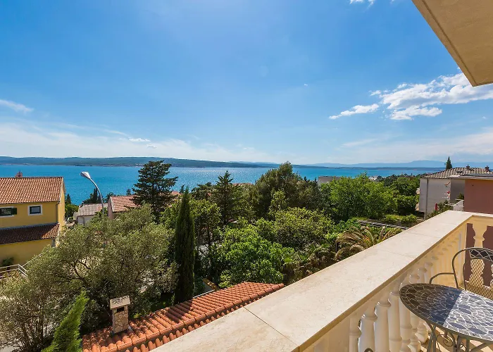 Daire Suesses Studio-apartment Nur 300 Meter Zum Mit Romantischem Balkon Crikvenica