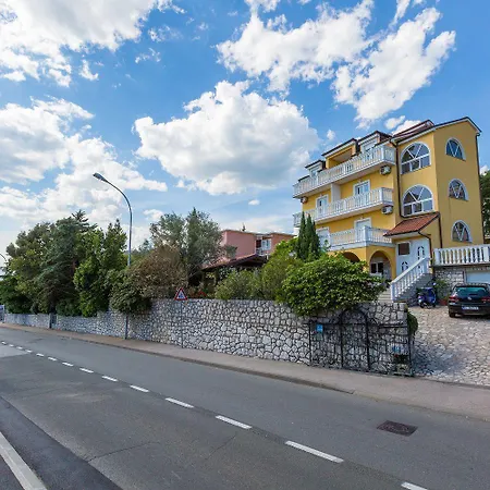 Suesses Studio-apartment Nur 300 Meter Zum Mit Romantischem Balkon Διαμέρισμα Crikvenica
