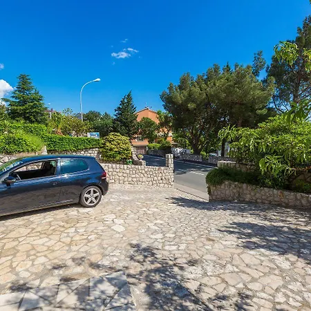 Suesses Studio-apartment Nur 300 Meter Zum Mit Romantischem Balkon Apartment Crikvenica