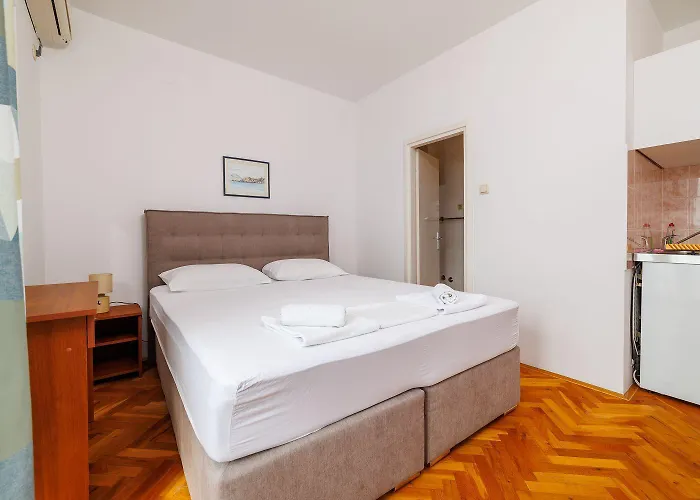 Apartment Suesses Studio-apartment Nur 300 Meter Zum Mit Romantischem Balkon